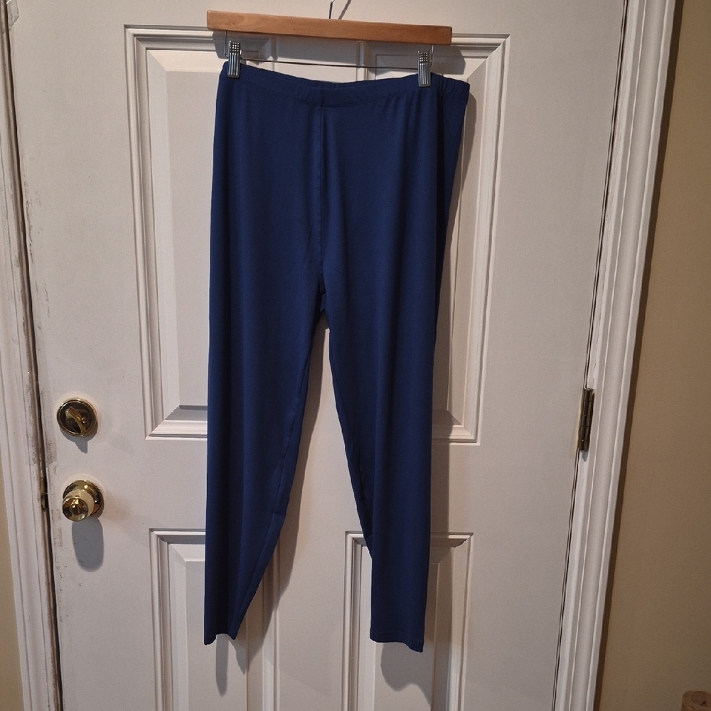 Casual Navy V-Neck 2 pc. Outfit. - Picture 2 of 5